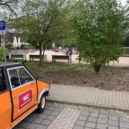 Zwei AWS Shopper treffen sich – Horst und ein gelber Kollege